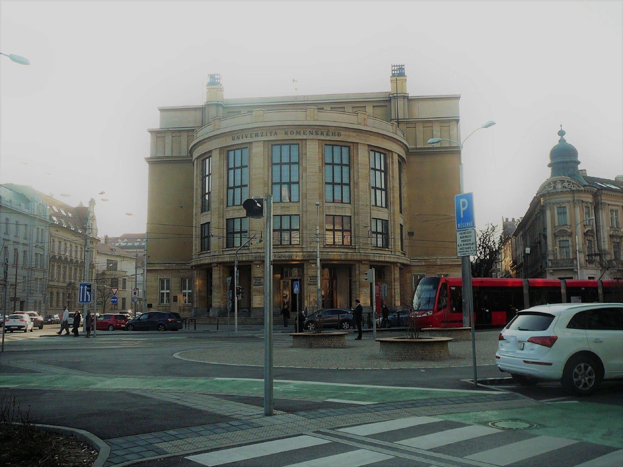 Lion Apartments Medena, Big Size, High Ceilings Bratislava Dış mekan fotoğraf