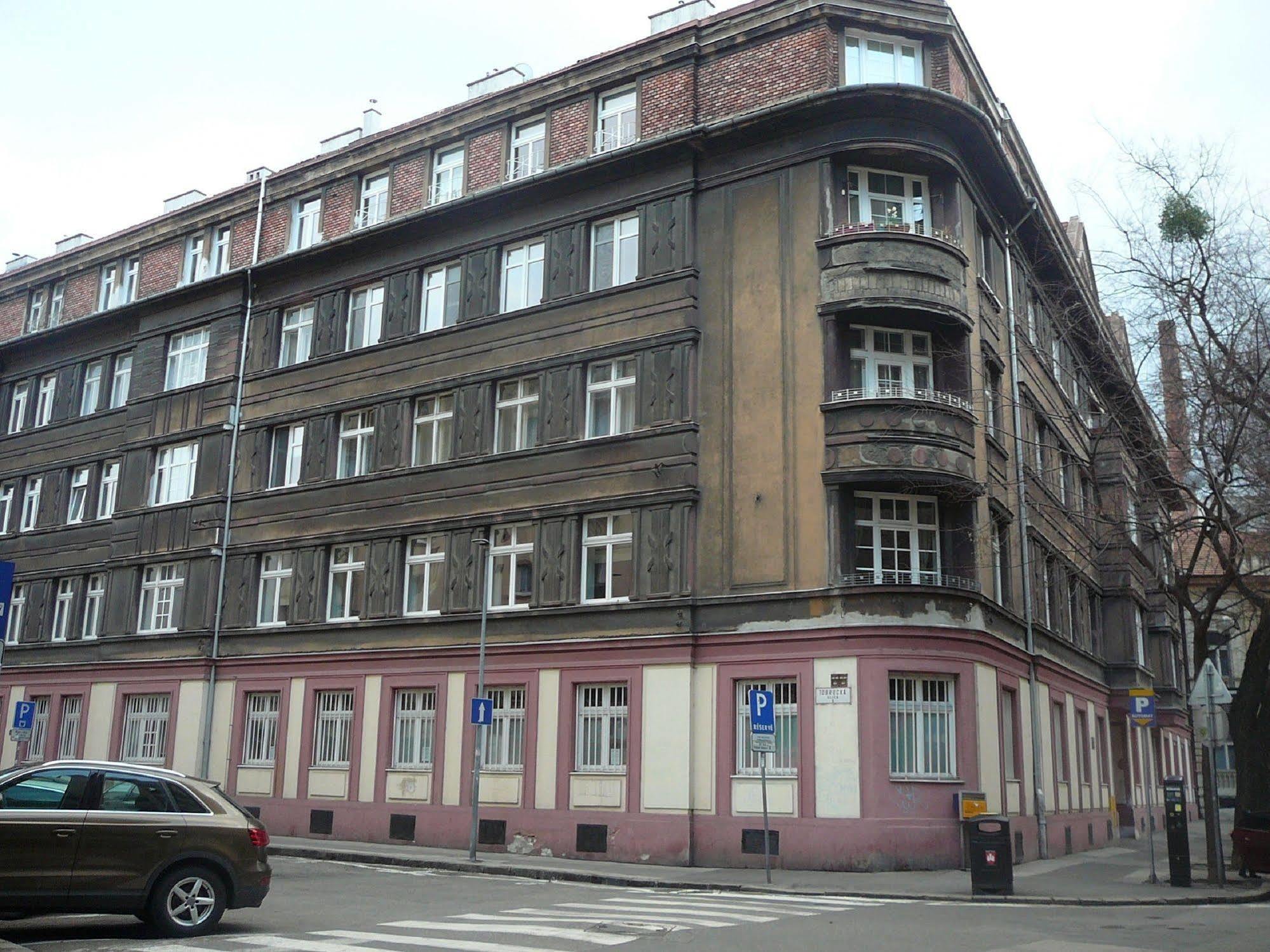 Lion Apartments Medena, Big Size, High Ceilings Bratislava Dış mekan fotoğraf